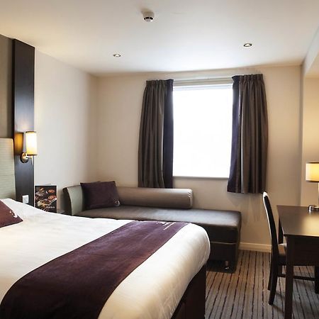 Premier Inn Tring Exterior photo