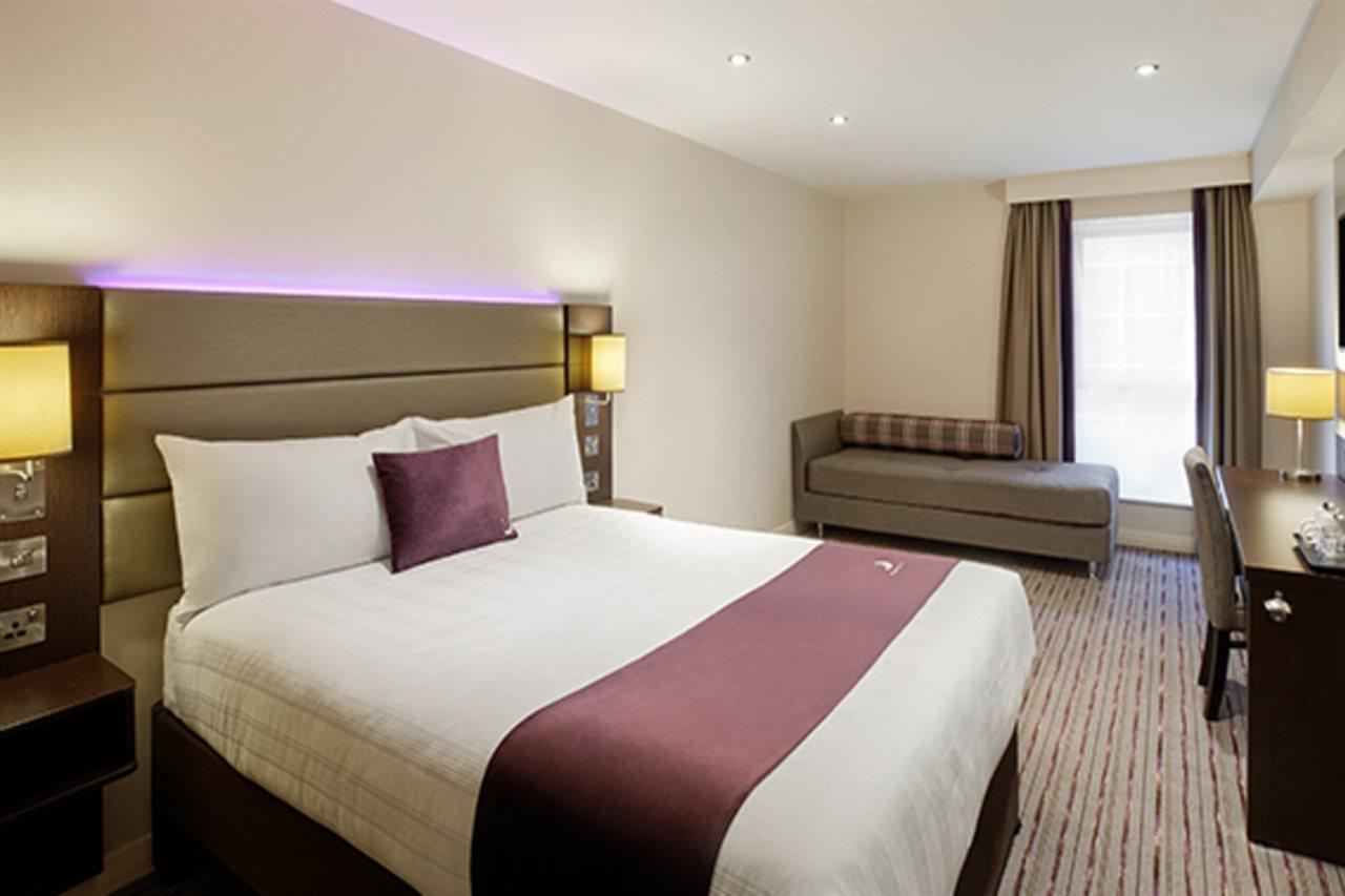 Premier Inn Tring Exterior photo