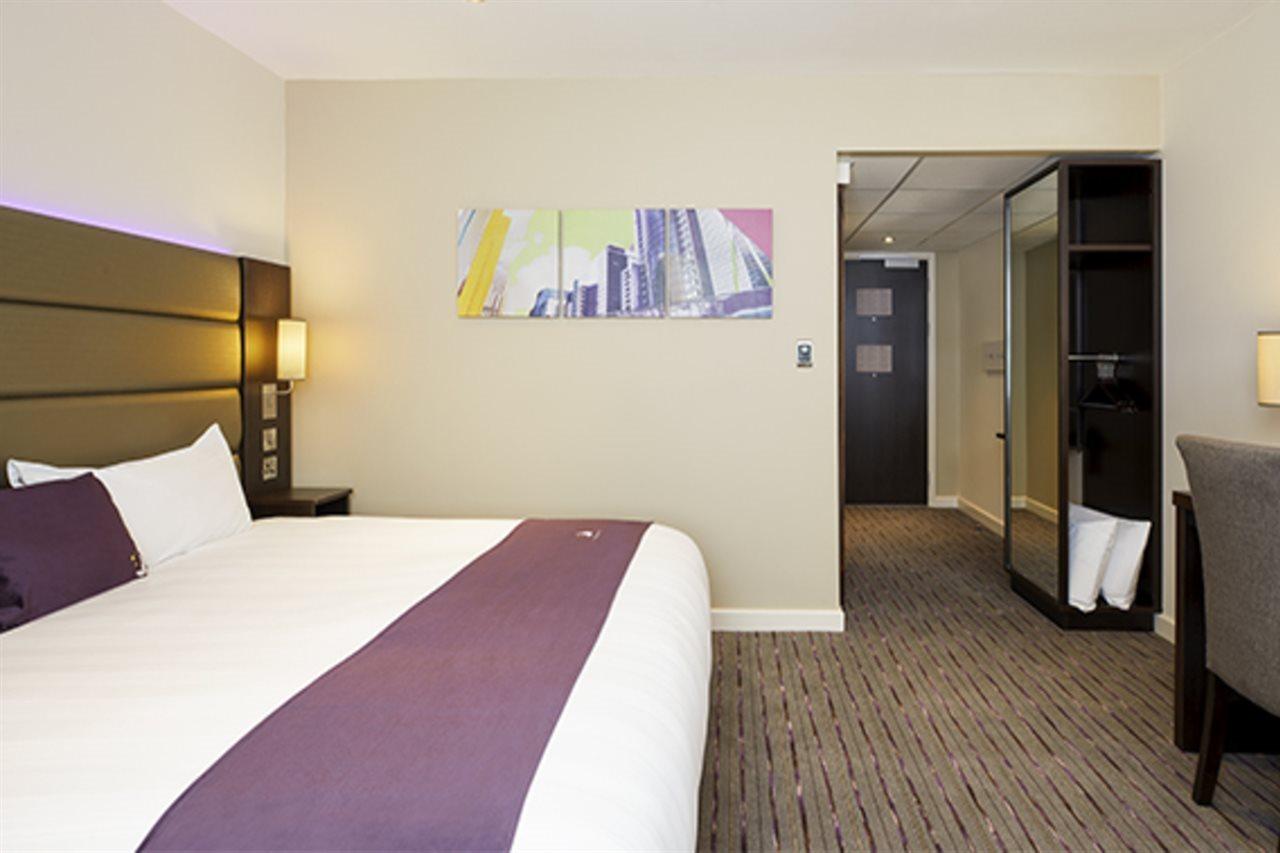 Premier Inn Tring Exterior photo