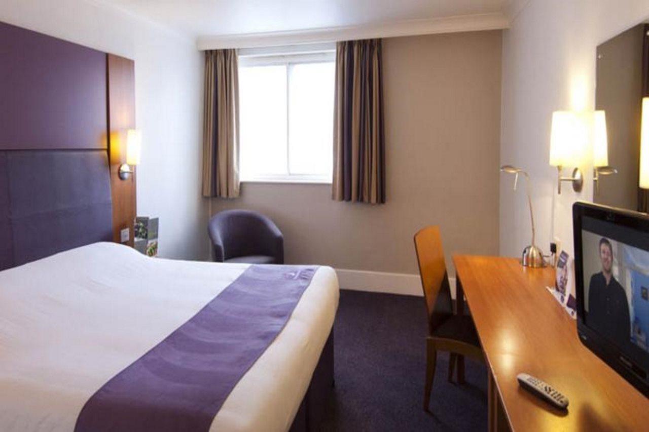 Premier Inn Tring Exterior photo